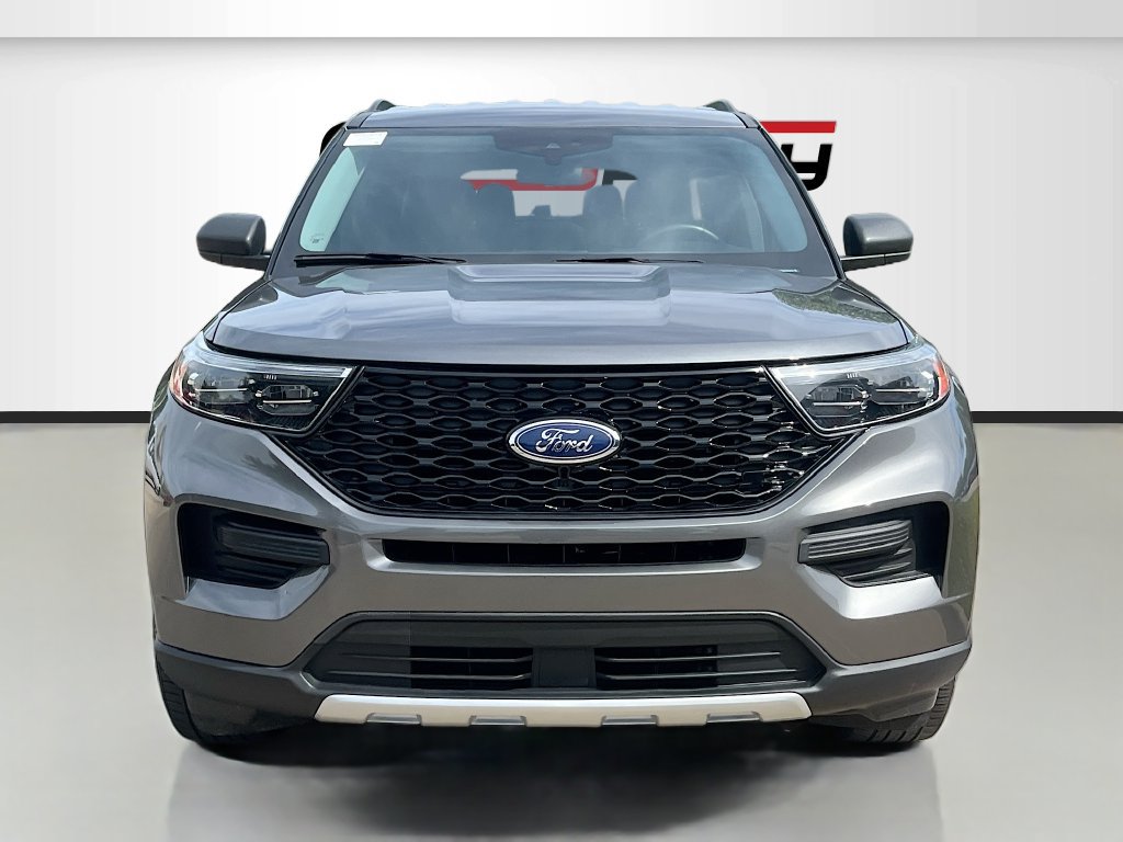 Used 2024 Ford Explorer XLT w/ Class IV Trailer Tow Package AWD/4WD image 2