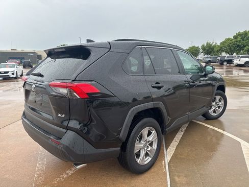 Used 2025 Toyota RAV4 XLE w/ Weather Package FWD image 4