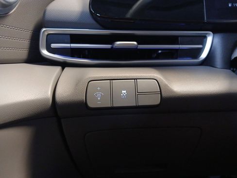 Used 2024 Hyundai Elantra SEL image 19