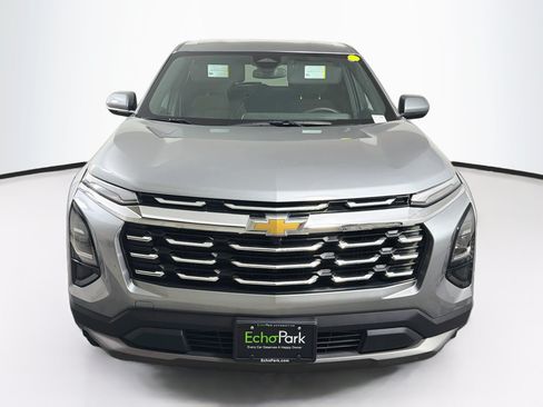 Used 2025 Chevrolet Equinox LT FWD image 2
