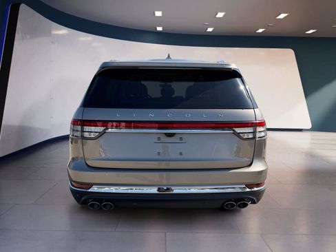 Used 2020 Lincoln Aviator Reserve w/ Equipment Group 201A image 4