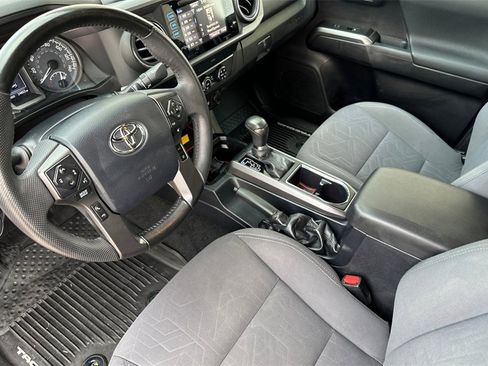 Used 2019 Toyota Tacoma TRD Sport image 11