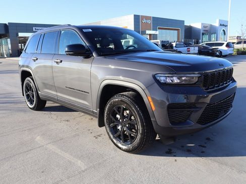 New 2025 Jeep Grand Cherokee Altitude image 1