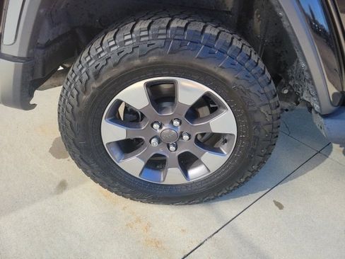 Used 2018 Jeep Wrangler Unlimited Sahara image 15