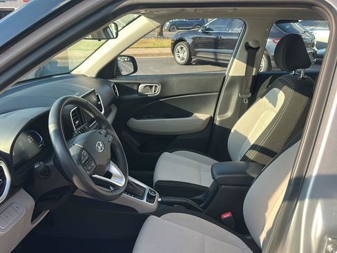 Used 2025 Hyundai Venue SEL FWD image 20