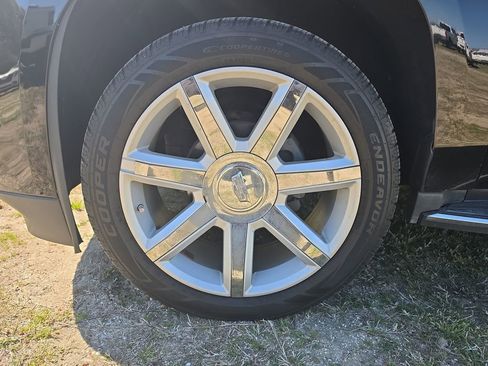 Used 2017 Cadillac Escalade Luxury AWD/4WD image 9