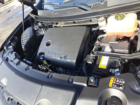 Used 2023 Chevrolet Traverse LT image 28