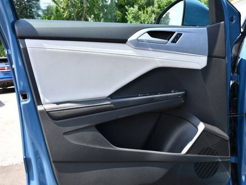 New 2025 Volkswagen Taos SE image 10