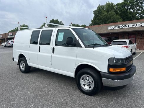 Used 2022 Chevrolet Express 2500 w/ Driver Convenience Package RWD image 3