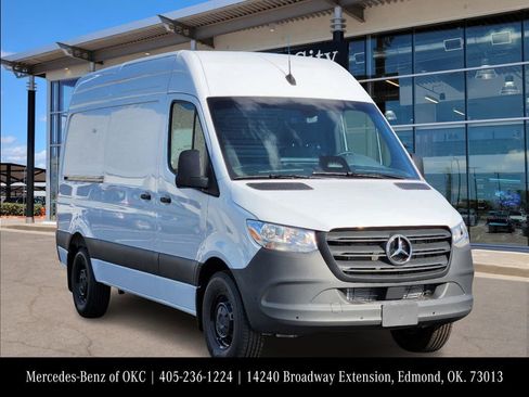 Used 2025 Mercedes-Benz Sprinter 2500 image 2