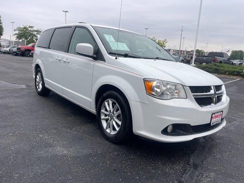 Used 2018 Dodge Grand Caravan SXT FWD image 2