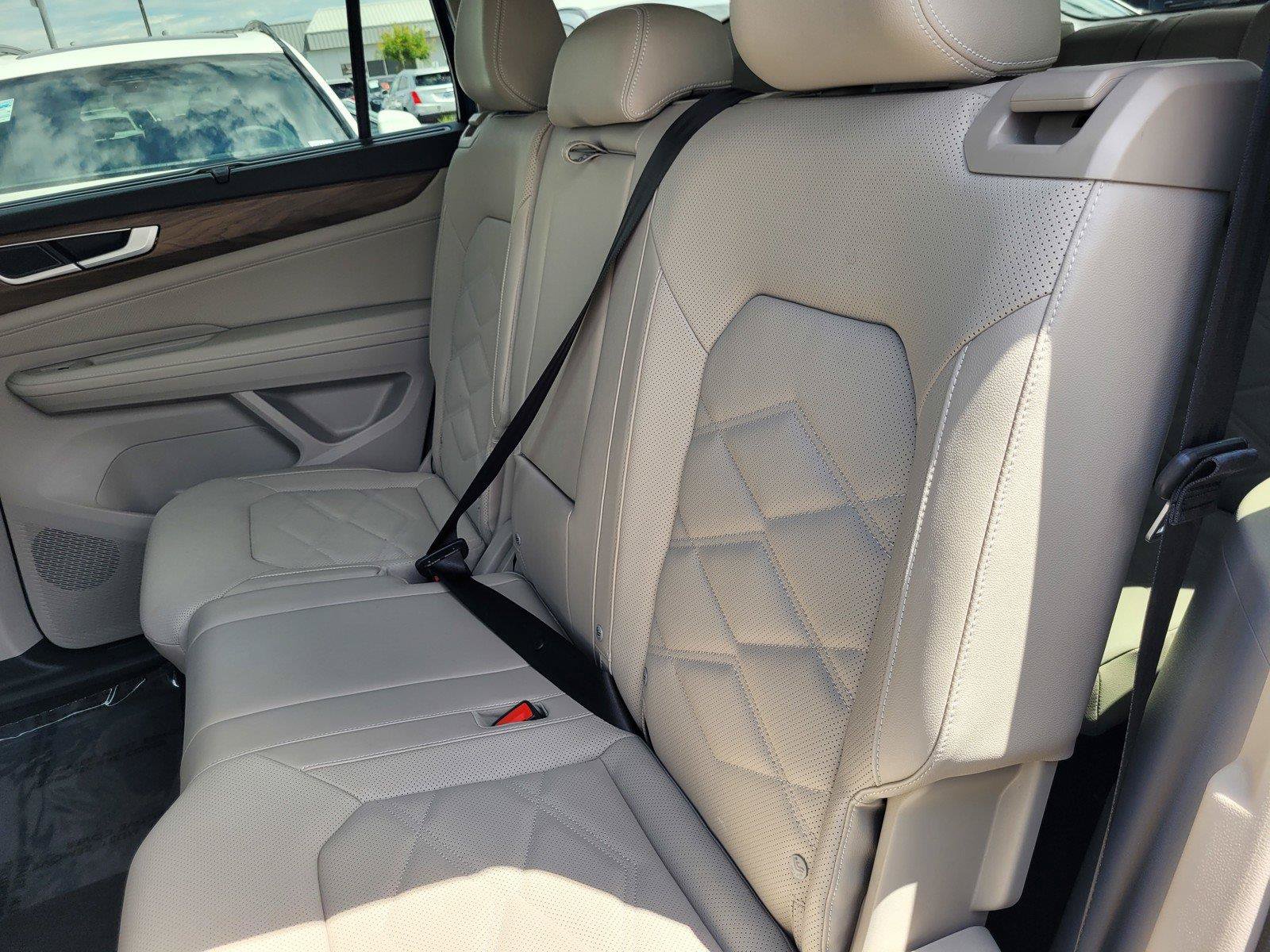 Certified 2025 Volkswagen Atlas SE AWD/4WD image 14