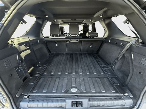 Used 2024 Land Rover Discovery Dynamic SE AWD/4WD image 28