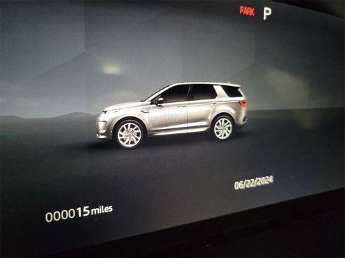 New 2024 Land Rover Discovery Sport Dynamic SE image 18