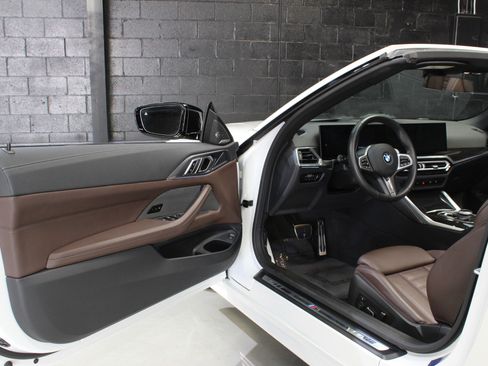 Used 2024 BMW M440i Convertible RWD image 25