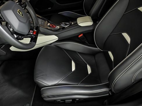 Used 2022 Lamborghini Huracan EVO RWD image 22