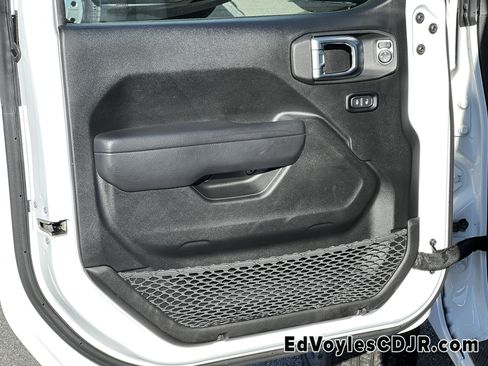 Used 2022 Jeep Gladiator Sport image 12