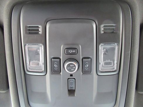 Used 2025 GMC Yukon Denali AWD/4WD image 30