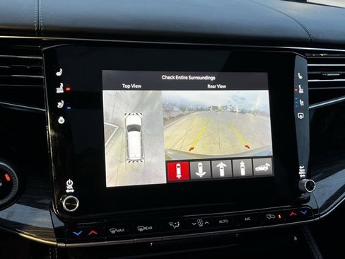 Used 2022 Jeep Wagoneer Series III w/ Premium Group I image 27