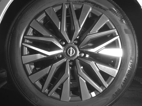 Used 2025 Nissan Altima 2.5 SV FWD image 14
