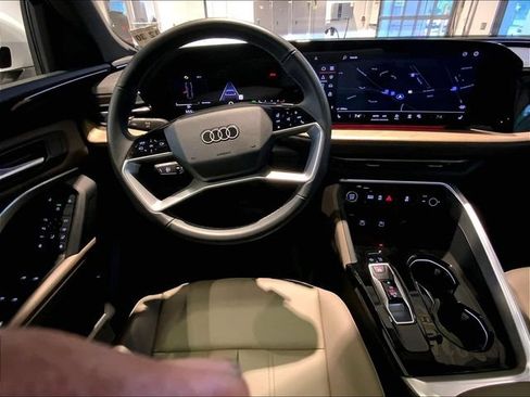 Used 2025 Audi Q5 Premium w/ Convenience Package AWD/4WD image 11