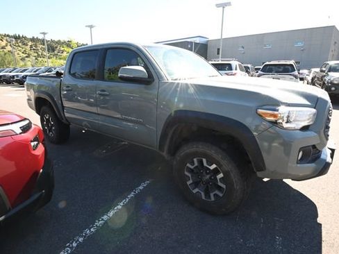 Used 2022 Toyota Tacoma TRD Off-Road AWD/4WD image 7