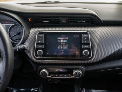 Used 2018 Nissan Kicks SV image 18