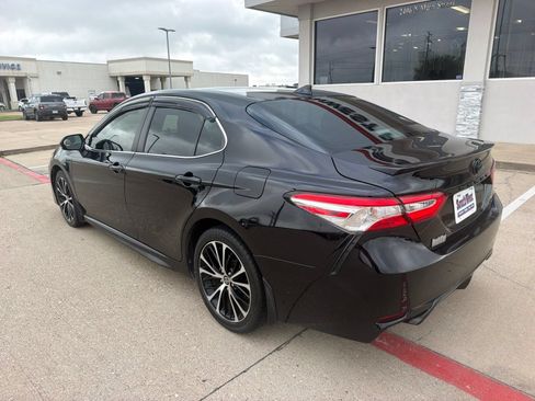 Used 2020 Toyota Camry SE FWD image 7