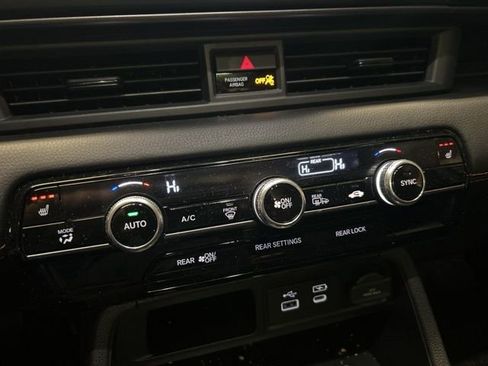 Used 2025 Honda Pilot TrailSport image 22