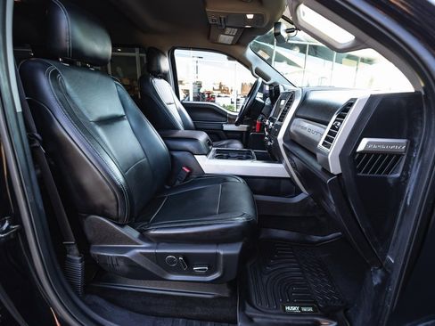 Used 2017 Ford F350 Lariat w/ Chrome Package image 34