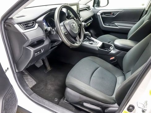 Certified 2022 Toyota RAV4 LE w/ Carpet Mat Package (TMS) image 9