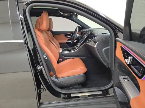 Used 2023 Mercedes-Benz GLC 300 image 9