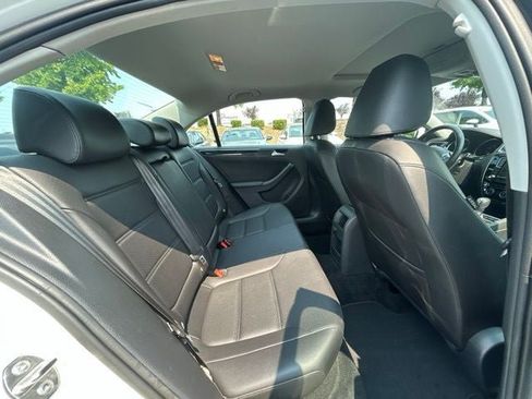 Used 2017 Volkswagen Jetta SEL FWD image 12