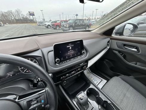 Used 2023 Nissan Rogue SV image 12