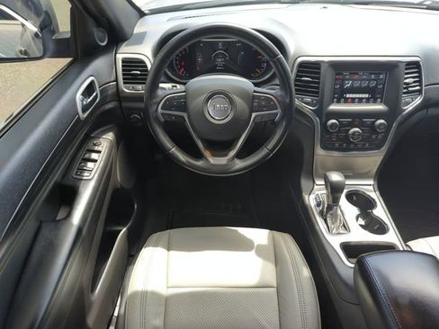 Used 2021 Jeep Grand Cherokee Laredo AWD/4WD image 13