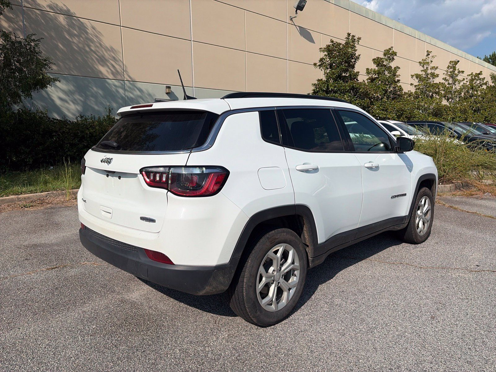 Used 2024 Jeep Compass Latitude AWD/4WD image 6