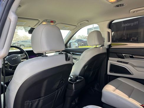Used 2023 Kia Telluride S image 16