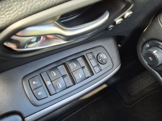 Used 2020 Jeep Cherokee Limited AWD/4WD image 13