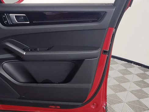 Used 2021 Porsche Cayenne E-Hybrid image 19