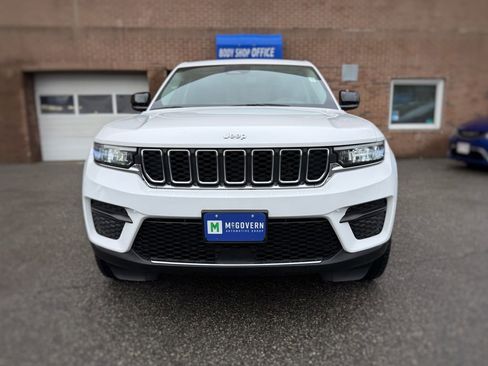 Used 2023 Jeep Grand Cherokee Laredo AWD/4WD image 2