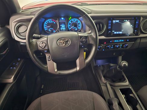 Used 2016 Toyota Tacoma TRD Off-Road AWD/4WD image 7