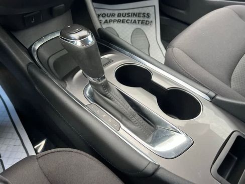 Used 2017 Chevrolet Malibu LT image 23