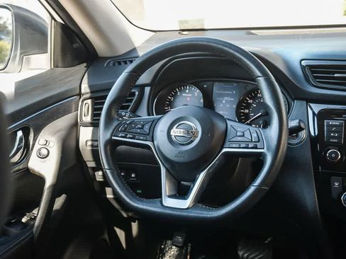 Used 2019 Nissan Rogue SV image 12