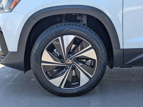 Used 2023 Volkswagen Taos SE AWD/4WD image 39