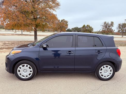 Used 2013 Scion xD 5-Door Hatchback 4- AT image 3
