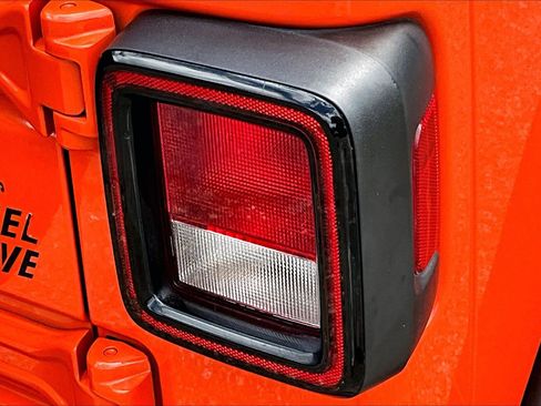 Used 2023 Jeep Wrangler Unlimited w/ Cold Weather Group AWD/4WD image 31