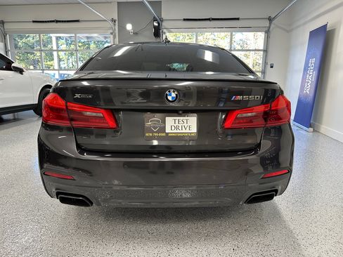 Used 2018 BMW M550i xDrive image 8