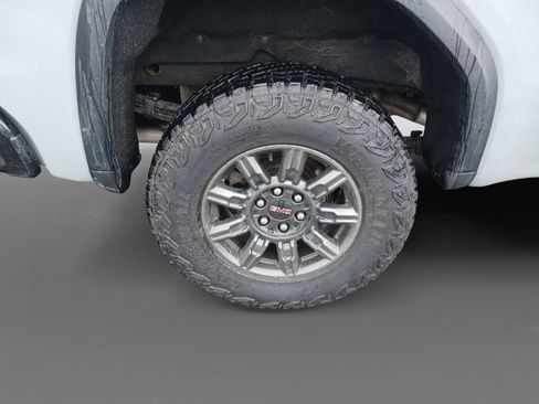 Used 2024 GMC Sierra 1500 AT4X AWD/4WD image 10