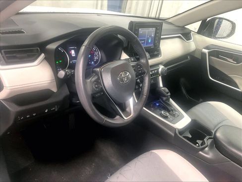 Used 2021 Toyota RAV4 XLE w/ Convenience Package image 8