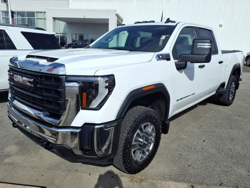 Used 2024 GMC Sierra 2500 Pro w/ Convenience Package image 4